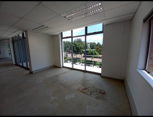329M² OFFICE TO LET IN BRYANSTON